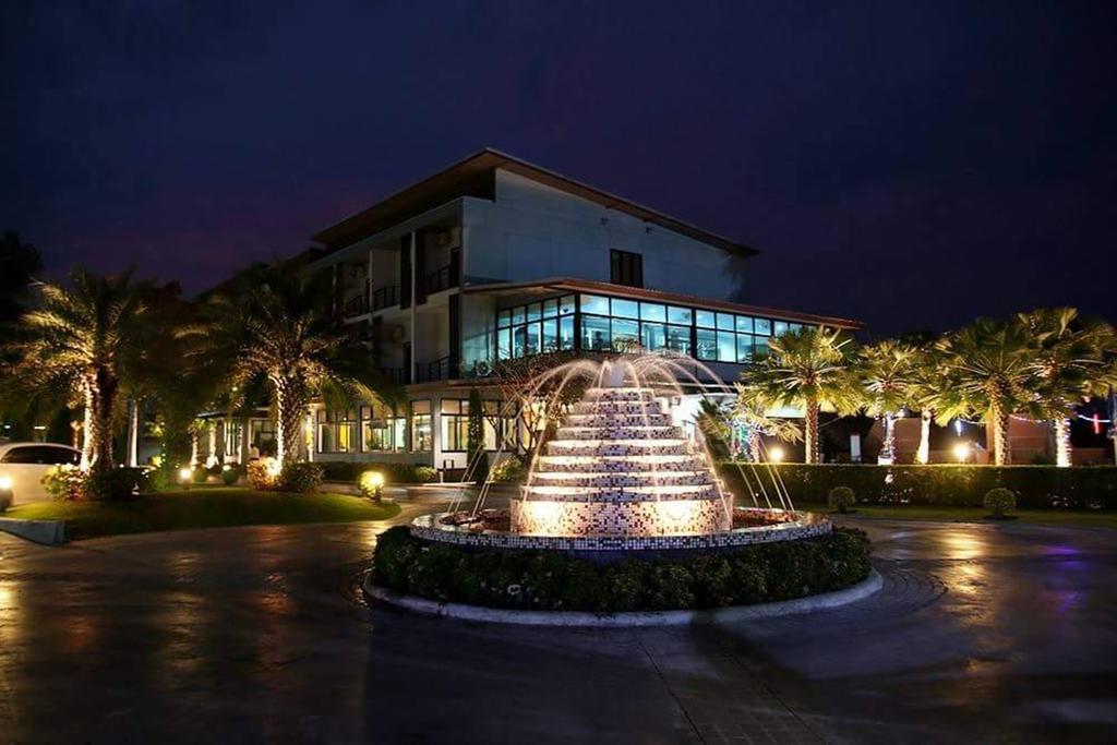 Ray Hotel Buriram Exterior foto